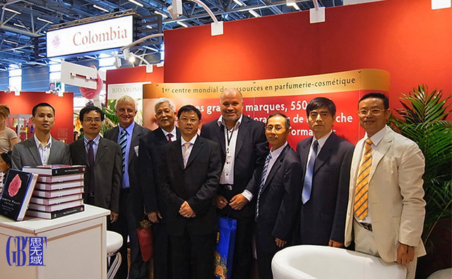 C20 拜访法国化妆品谷展位.jpg