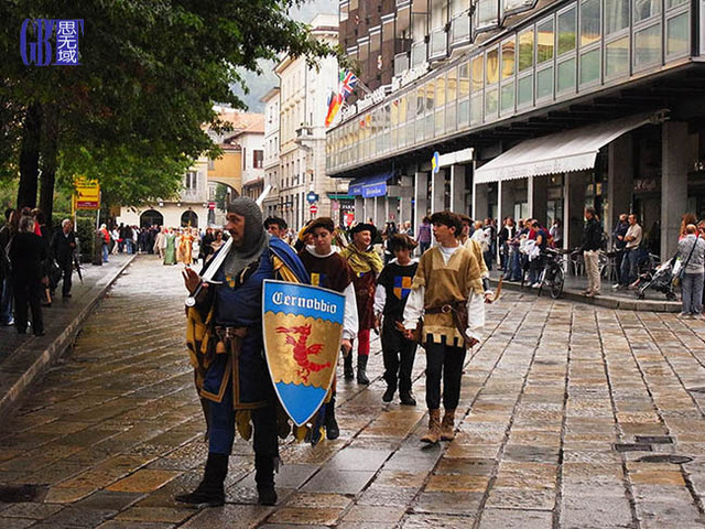 I34 回到科莫巧遇了持续一个多小时的大型纪念流行.jpg