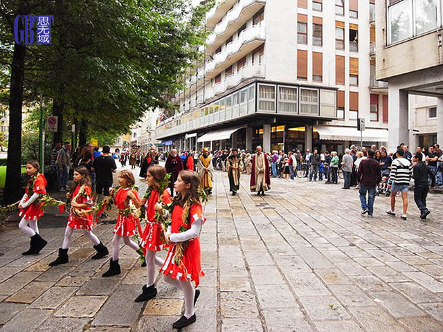 I36 回到科莫巧遇了持续一个多小时的大型纪念流行.jpg