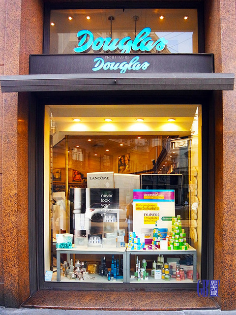 H29B 参观考察欧洲香水店A.JPG