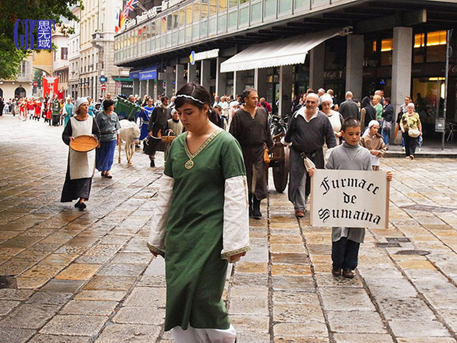 I37 回到科莫巧遇了持续一个多小时的大型纪念流行.jpg